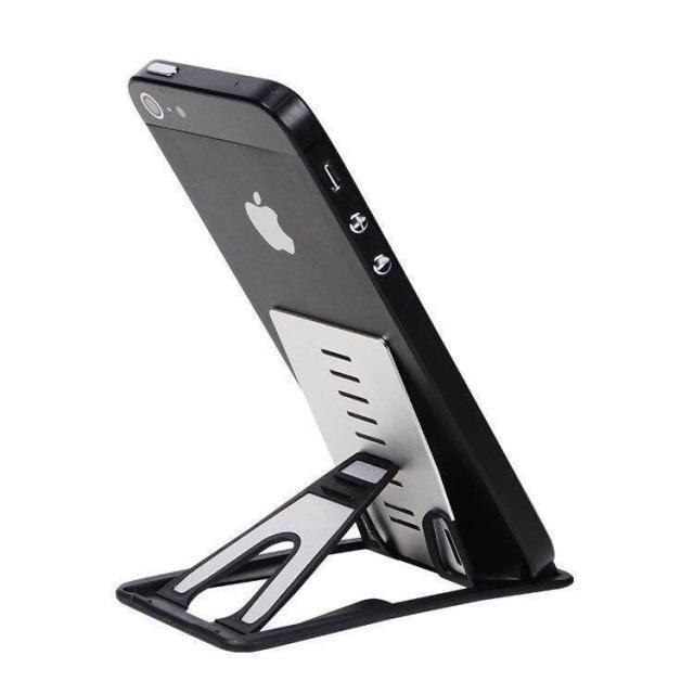 Travel-friendly card phone holder accessory