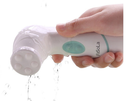 Gentle electric brush for daily facial care